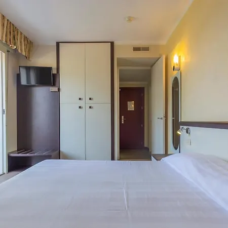 Hotel Fabricia 4*