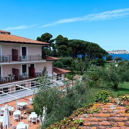 Fabricia Hotel